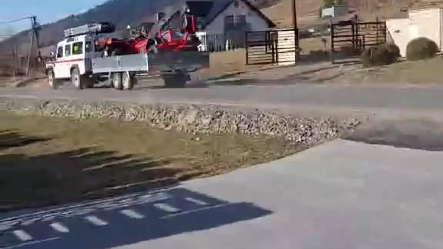 Przejazd straży pożarnej z quadem OSP Gładyszów (28 lutego 2026)