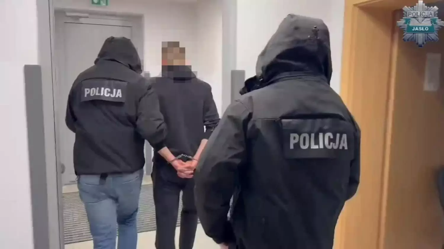 Pagórek. Areszt po dachowaniu BMW