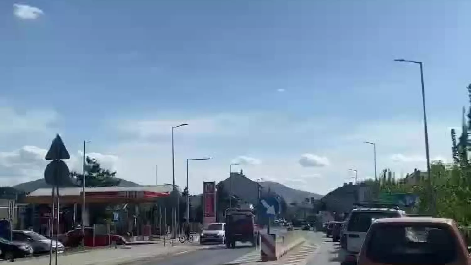 Przejazd Krynickiej Grupy GOPR przez Gorlice - poszukiwania w Piwnicznej-Zdroju.mp4