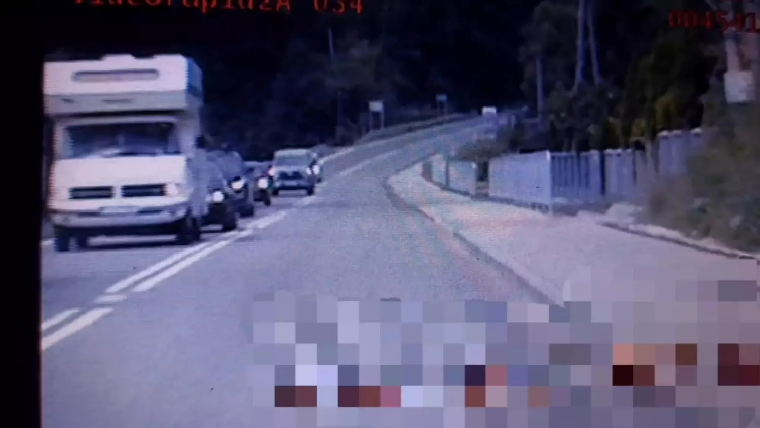 Honda jechała na czołówkę z radiowozem. Kierowca stracił prawo jazdy