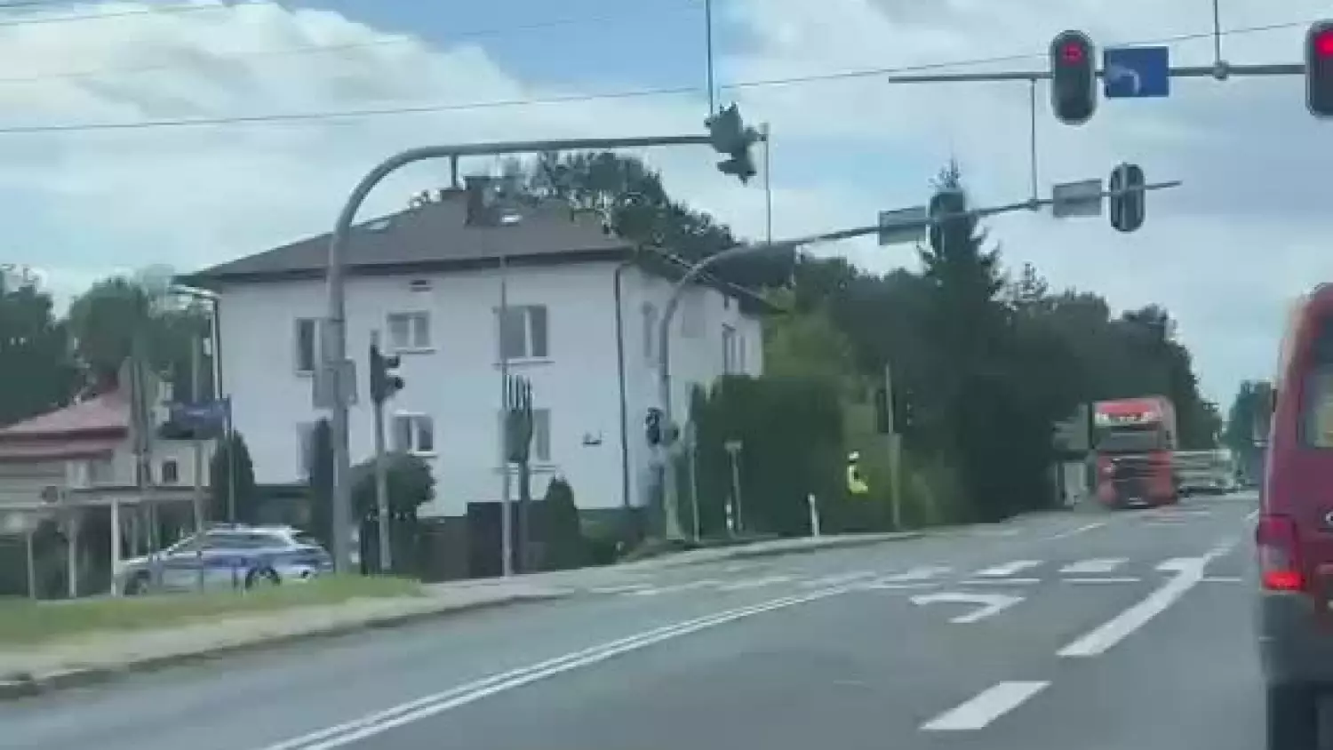 Policja kieruje na objazdy w związku z wypadkiem w Jaśle (24 sierpnia 2026)